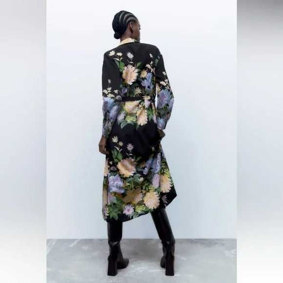 ZARA рокля тип риза на цветя