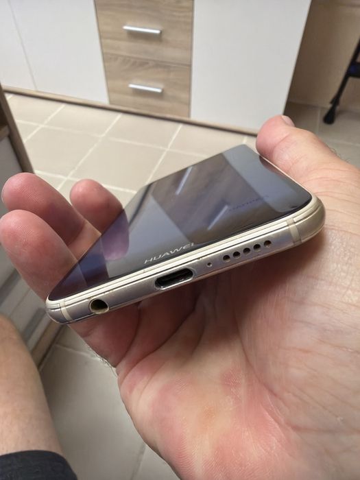 Huawei P20 Lite 4/64gb - отлични