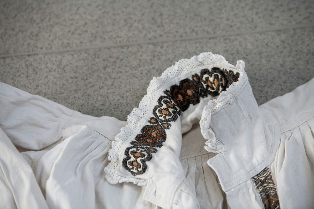 Cămașă populară/costum traditional/ie/cusut manual/folclor