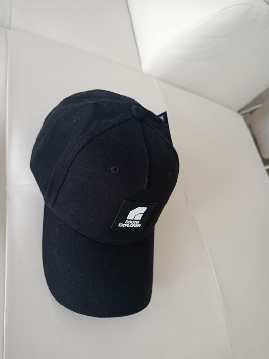 Vând șapcă sport fashion produs model deosebit produs de calitate.