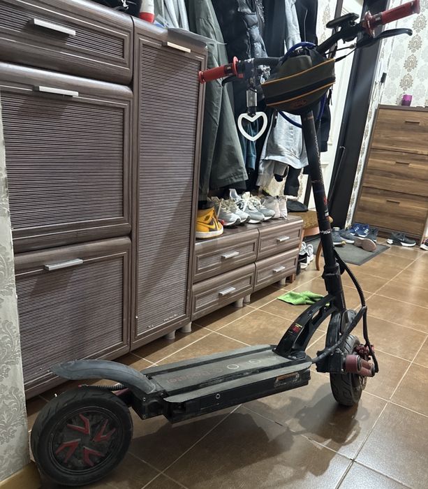 Продам электро самакат куго