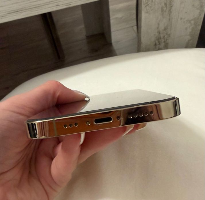 Продавам Iphone 14 pro