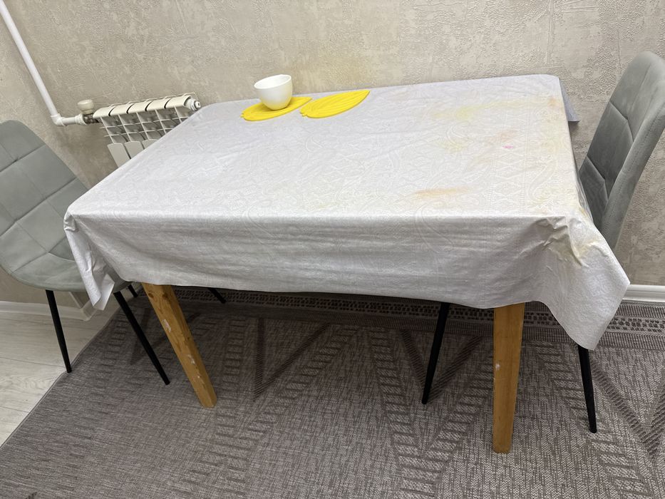 Стол кухонный верх фанера , ножки из дерева