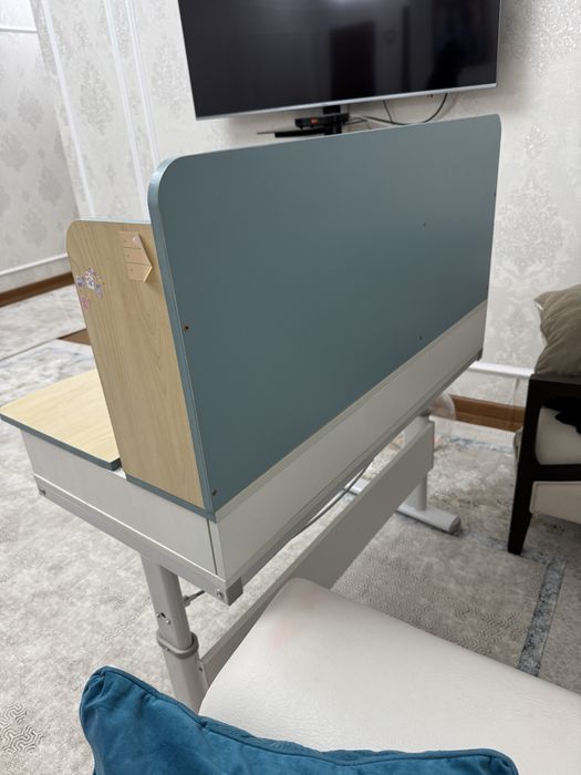 Продам детскую парту