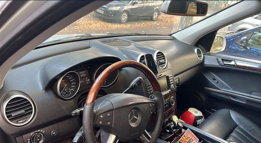 Mercedes ML 320 CDI din 2006 are 224 cai putere din fabrică.