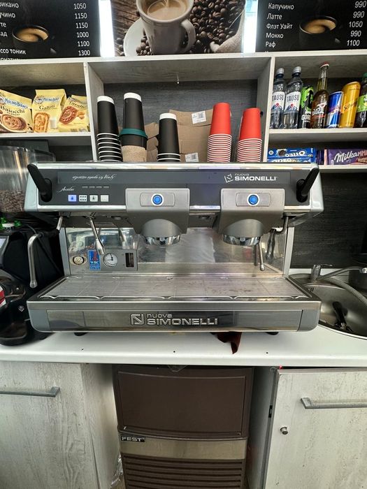 Кофе машины и кофе молока Simonelli