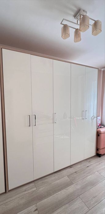 Продается российская мебель SHATURA : Шифонер Кровать Тумбочки Стол