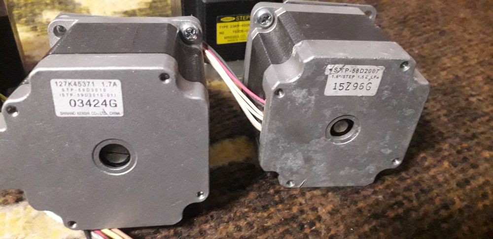 Vand Motoare pas cu pas NEMA 17 si NEMA 23.