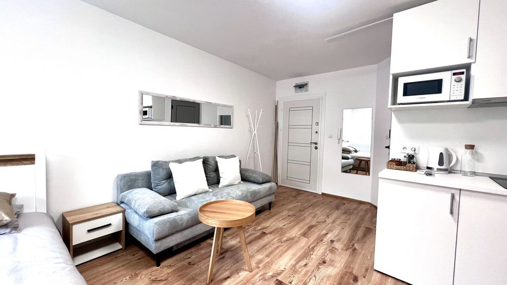 Дава се под наем Едностаен апартамент в Варна, ЖП Гара - 35 кв.м за 450 € - Снимка #1