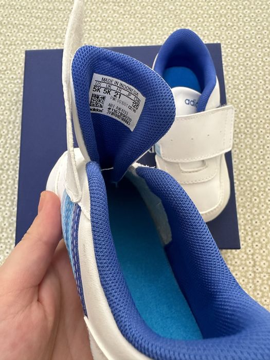 Продам детские кроссовки