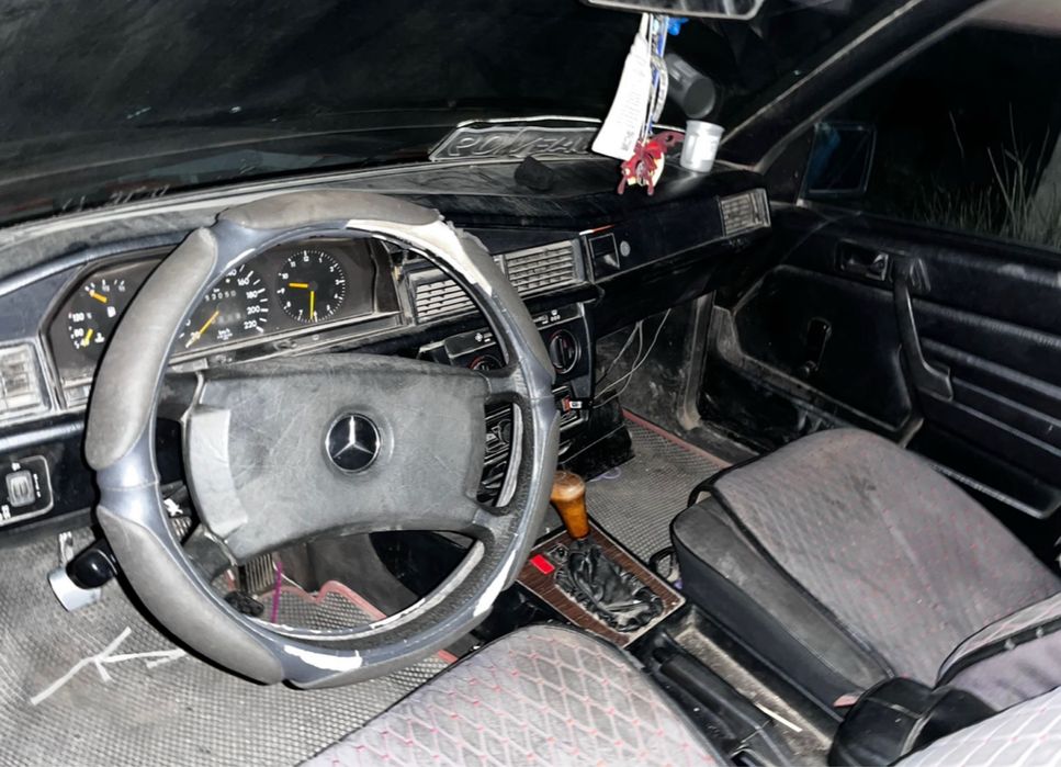 Срочно продается  Mercedes 190