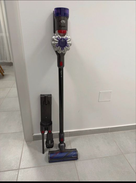 Aspirator Dyson v8