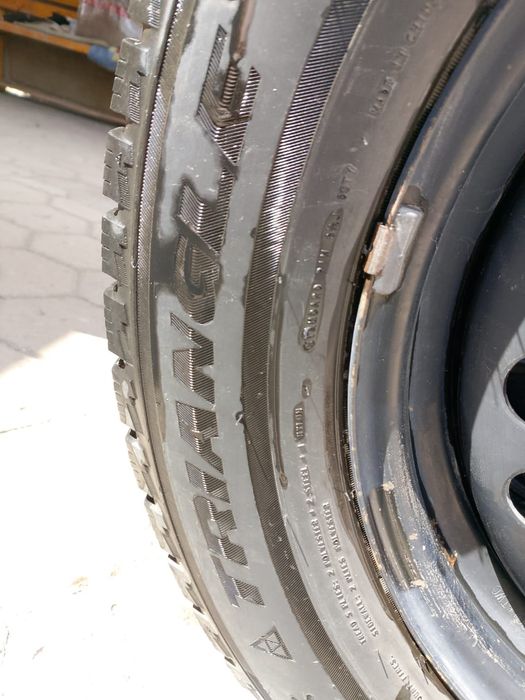 Зимние шины Triangle 215/60 R16 99R