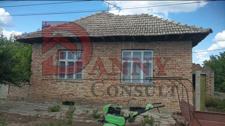 Къща за продажба в с. Кесарево - общ. Стражица