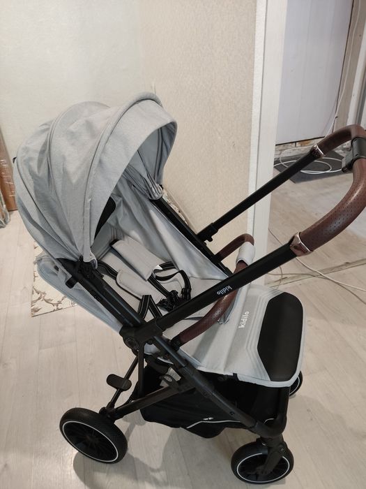 Продам коляску в поселке Солнечный.
