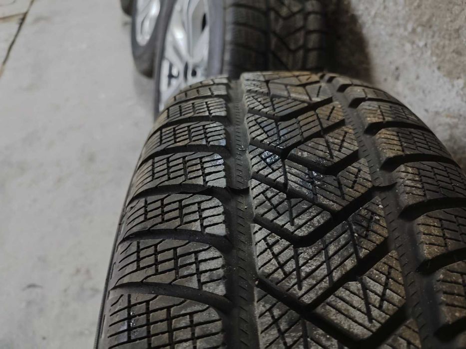 Гуми 4бр Pirelli 235/65/R17 с оригинални Джанти  Mercedes