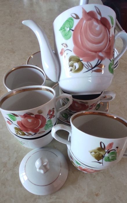 Порцеланови чаши със златен кант