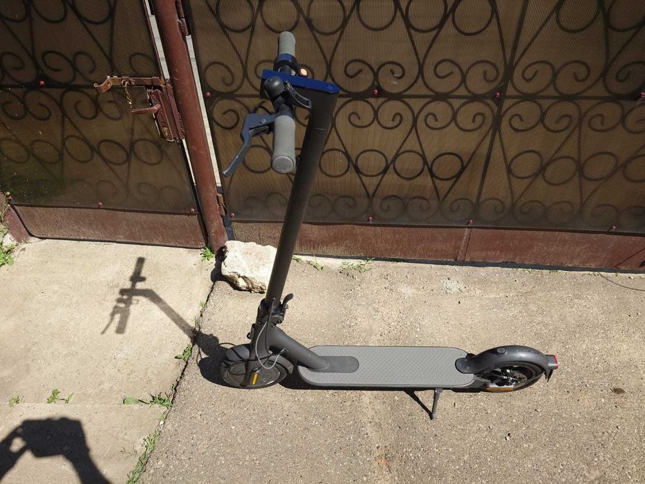 Trotineta electrica Xiaomi Mi Electric Scooter Essential