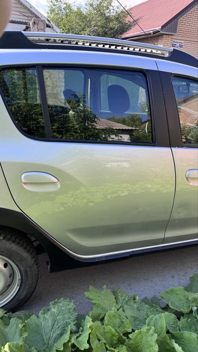 Автомобиль  Renault Sandero Stepway