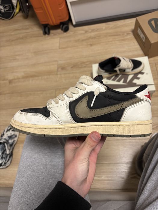 Travis scott jordan 1 low olive