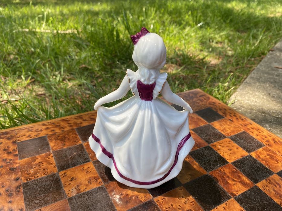 Английска порцеланова фигура с печат р.1.1