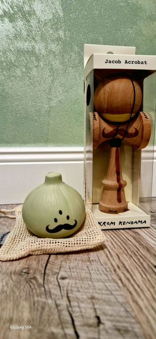 kendama Jacob acrobat semnată de XREMUS