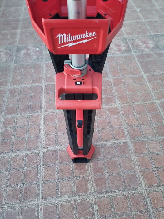 Milwaukee M18 SAL- LED фенер прожектор