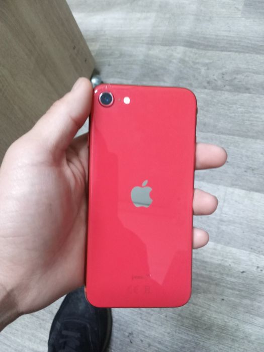 Продаю Айфон се 64гб