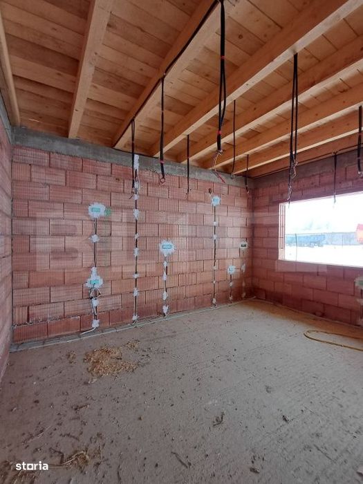 Casa individuala la rosu 103-108mp, situata intr-un cartier nou in Mih