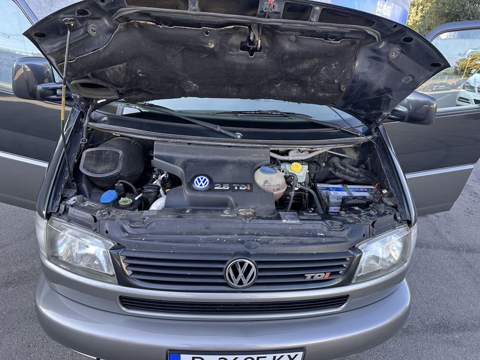Volkswagen Caravelle 2000 г.