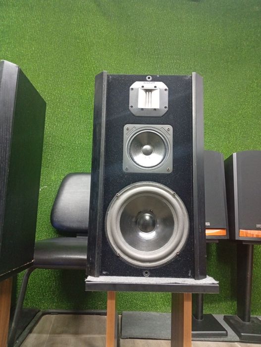 Тонколони QUADRAL Phonologue Tribun