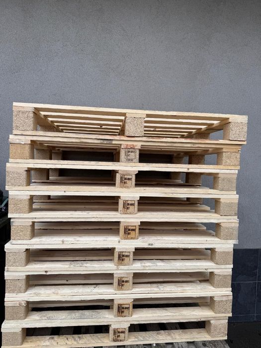 Palet din lemn şi plastic