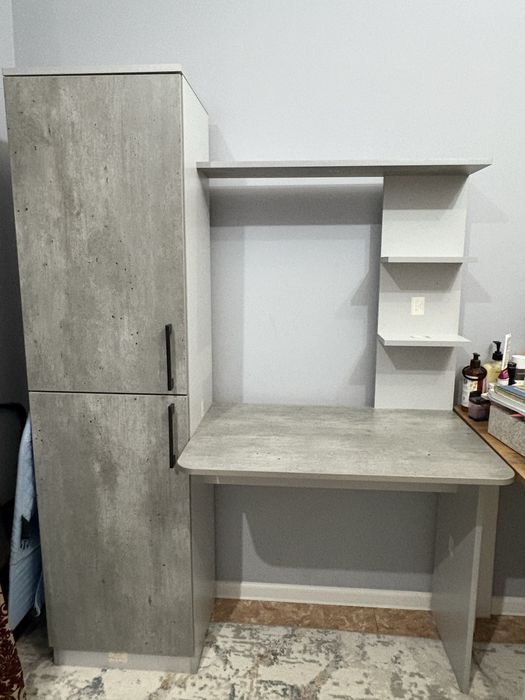 Письменный стол, чистый