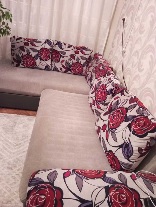 б/у  мягкая мебель (диван + кресло)