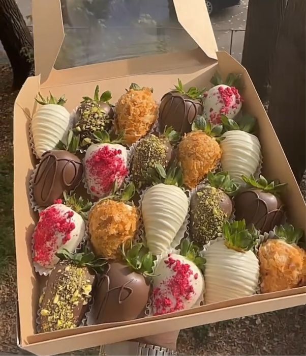 клубника и банан в шоколаде