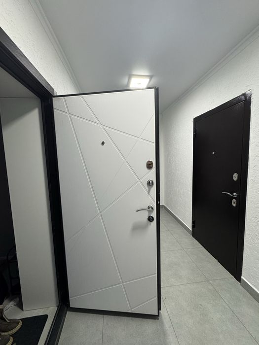 Продам входную дверь