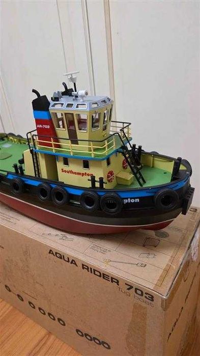 Barca cu telecomanda ARCTIC Hobby - Southampton Aqua Rider 703