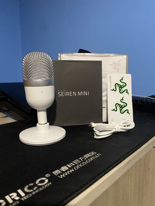 Razer Seiren Mini  бял – нов