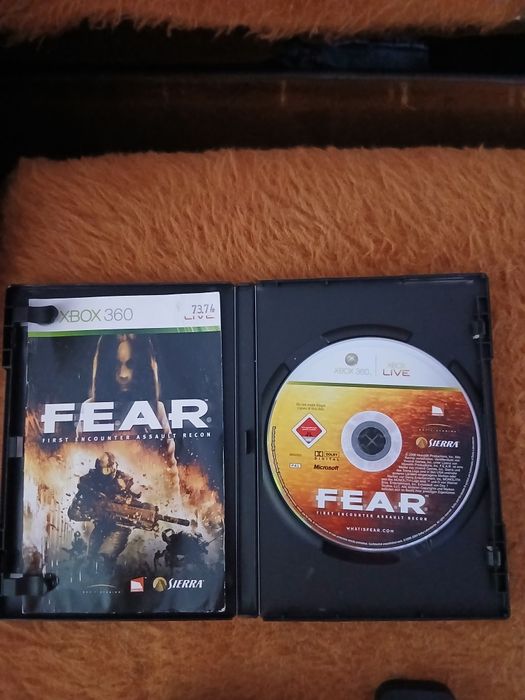 Продавам F.E.A.R 1 за XBOX 360