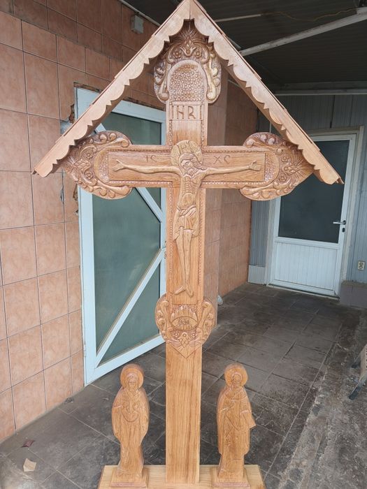 Troița lemn sculptata