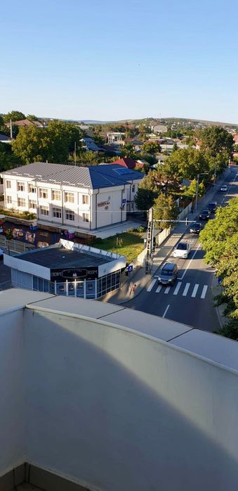 Apartament cu 3 camere, decomandat