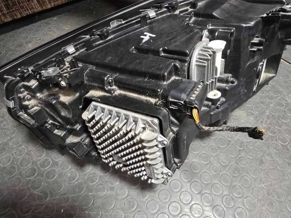 Десен Adaptive LED фар за BMW X4 G02 - оборудван