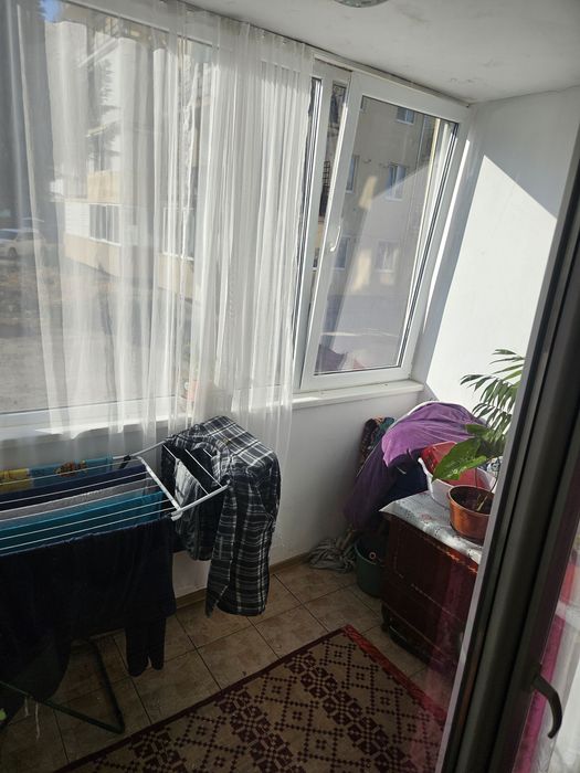Vand apartament o camera Floresti!
