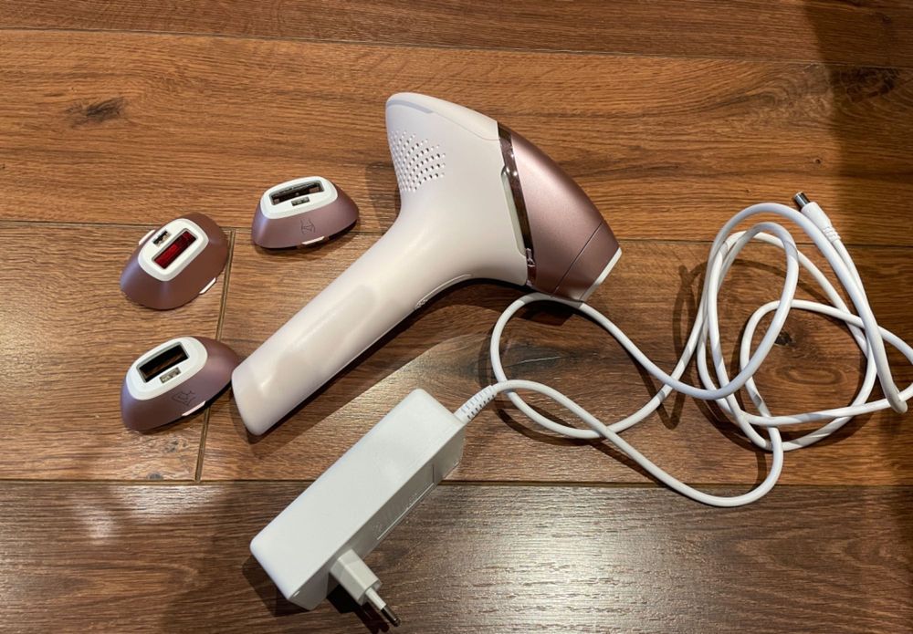 Фотоепилатор Philips Lumea 9000