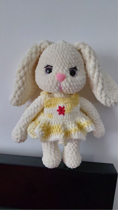 Iepuras de plus handmade crosetat manual din catifea cadou de paste