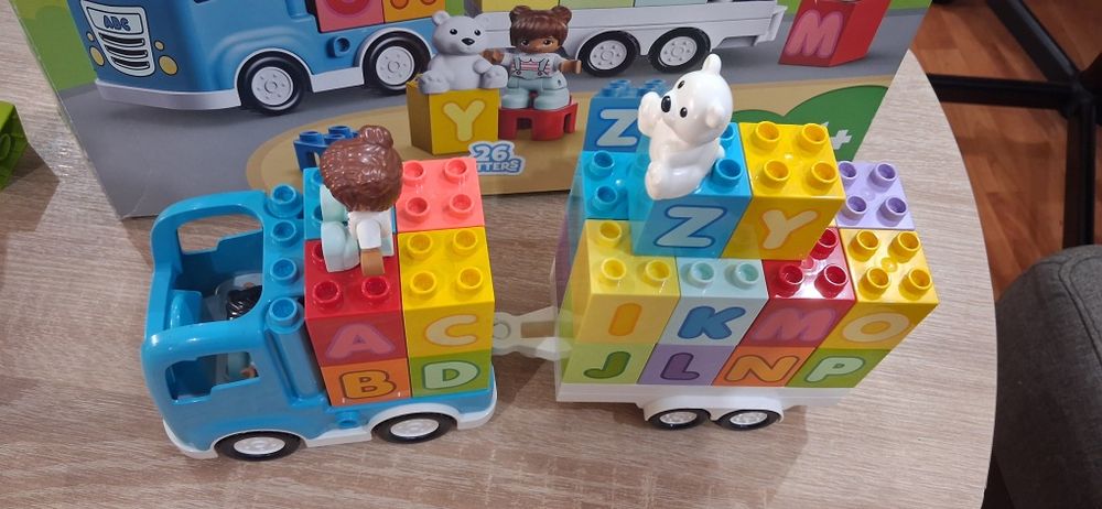 Lego Duplo Camionul cu litere