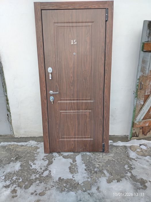 Продам металлическую дверь