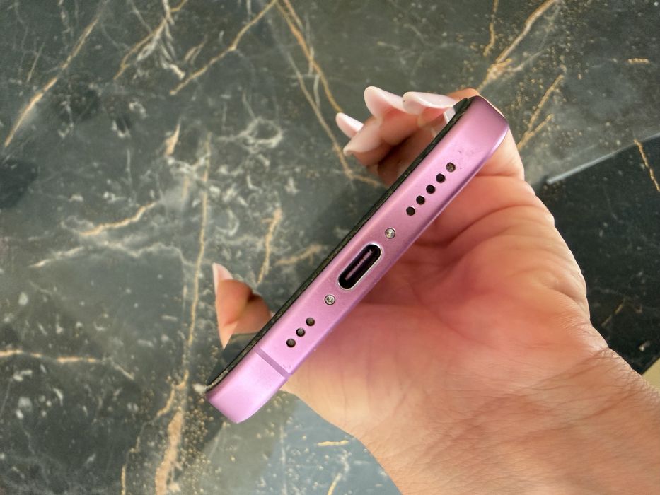 Iphone 16 pink impecabil