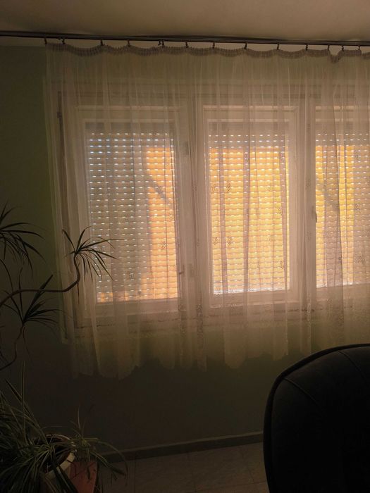 Красиво  ПЕРДЕ  с размери  5,50/1,80 м готово за използване