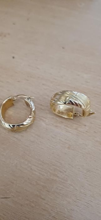 Vând cerceii aur 18k schimb cu iphone